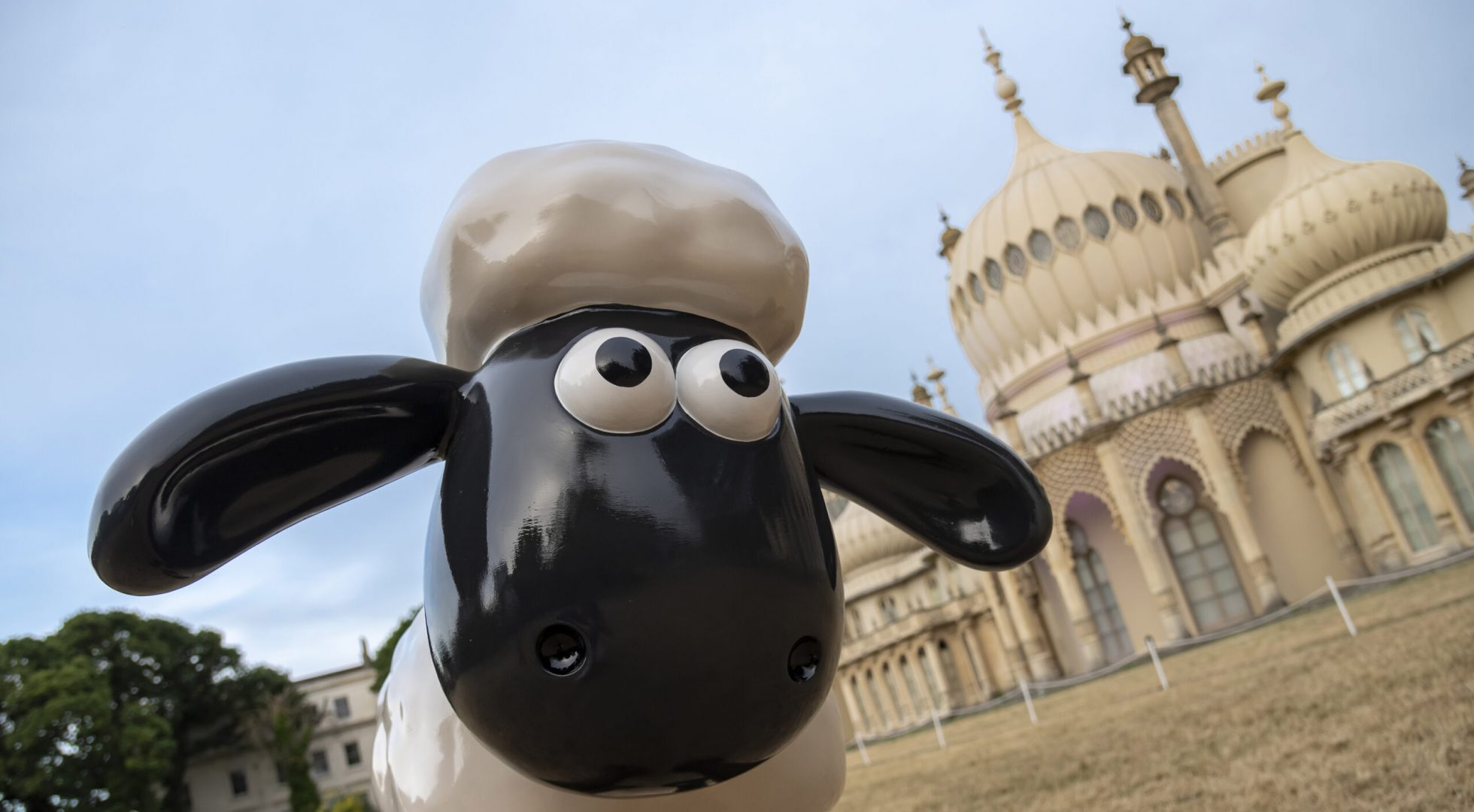 Shaun the Sheep in front of Brighton Royal Pavilion
